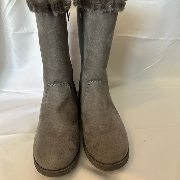Cat & Jack size 4 boots new never worn grey - Picture 3 of 4